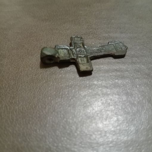 Килевидный нательный крестик старый эпохи Ивана Грозного 16 век в красивой малахитовой патине