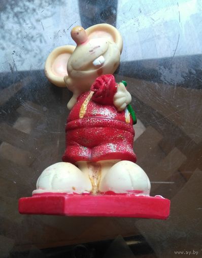 Мышёнок с цветком