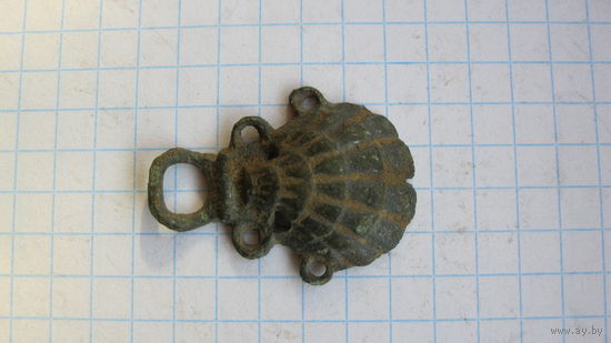 Старинная застежка на плащ .