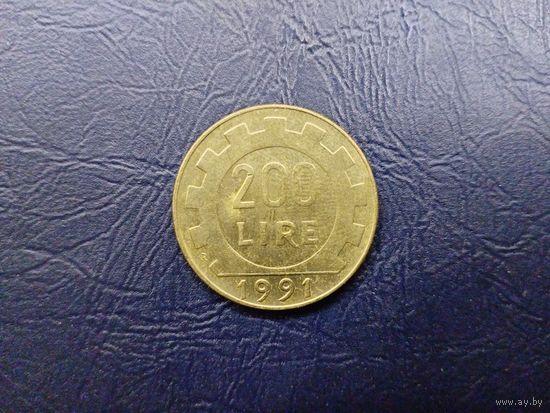 200 лир Италия.
