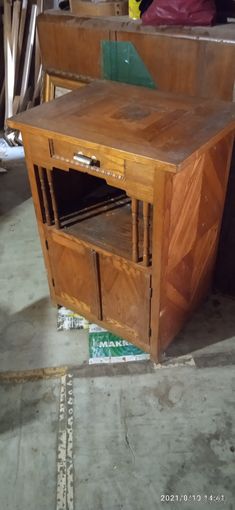 Тумбочка прикроватная