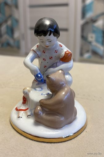 Статуэтка Фарфоровая Игровая комната ( Игра ) . ЛФЗ