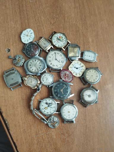 Часы и механизмы на запчасти.