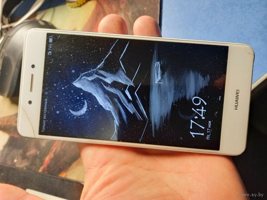 Мобильный телефон HUAWEI  рабочий