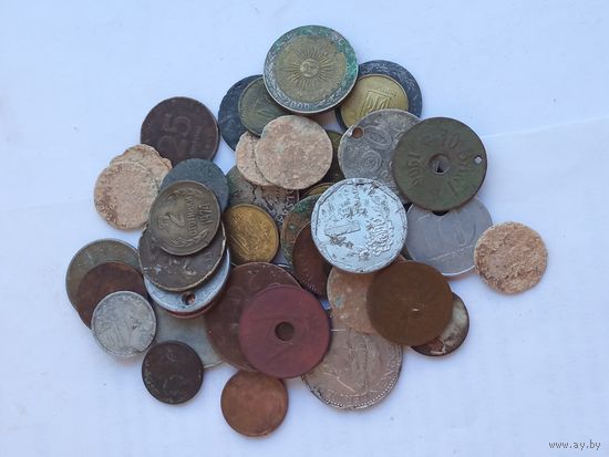 Лот "убитых" иностранных монет , более 100 г , с 1 рубля .