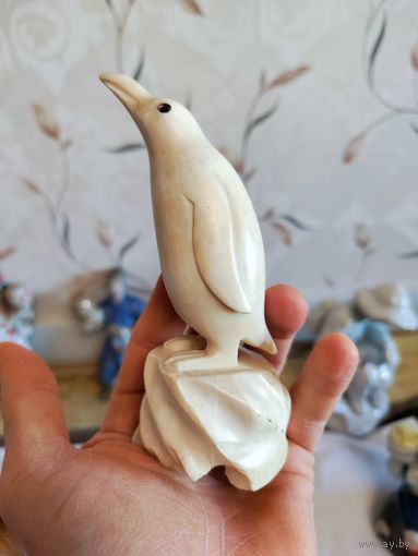 Статуэтка пингвин кость зуб