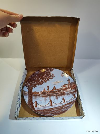 Тарелка декоративная ЛФЗ в коробке.