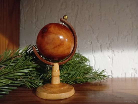 Ёлочная игрушка. Глобус. Дерево