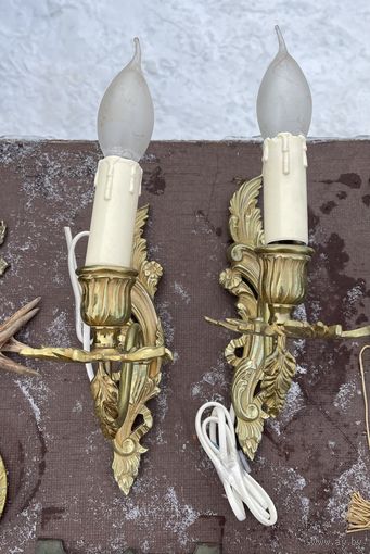 Пара настенных светильников в стиле барокко