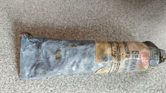 Для художественных работ: туба  белил цинковых .