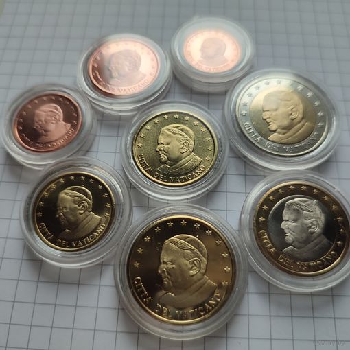 Набор монет евро в озноменование избрания папы Бенедикта 16 .Выпуск 2005 года Ватикан.