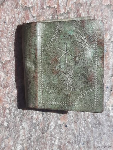 Окопное творчество, корпус зажигалки (?), спичечница( ?)