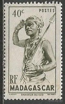 Французский Мадагаскар. Танцор с копьём. 1946г. Mi#389.