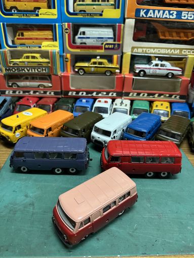 УАЗ-452В (с 1985 года УАЗ-3962), кузов с "глухим" стеклом за водительским рядом, редкий заводской двухцветный окрас, металл, Тантал, Агат, Саратов с рубля