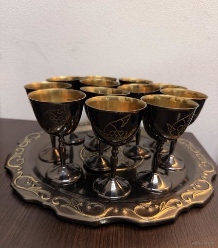 Винтажный набор из 12 рюмок на подносе , латунь , гравировка , Индия 1960-1980 гг