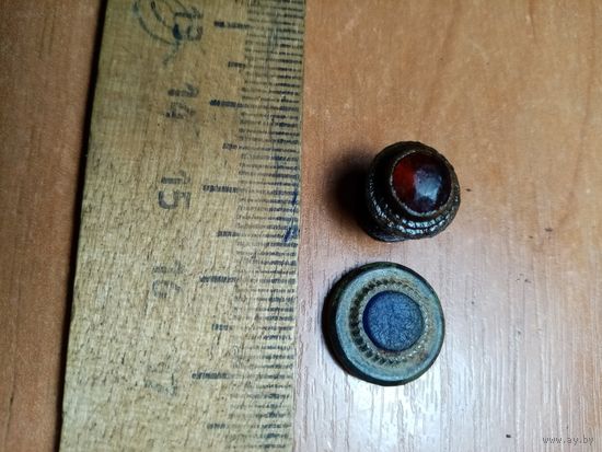 Две запонки с камушками