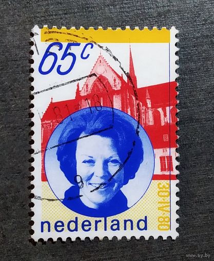 Марка Нидерланды 1980 год Королева