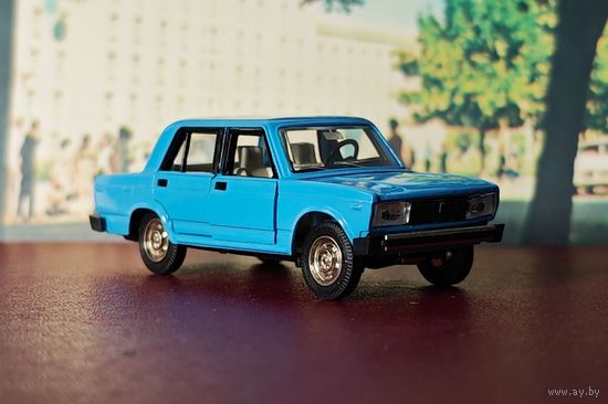 ВАЗ 2105 СССР 1/43 модель