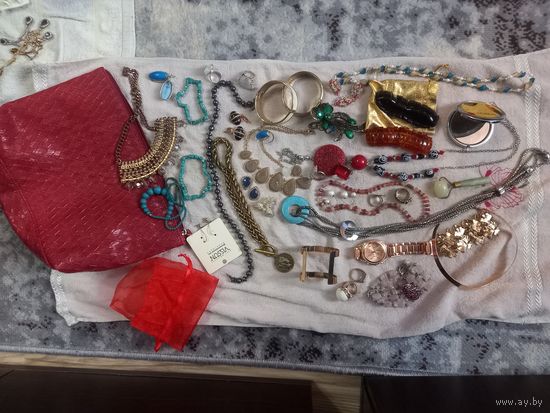 Украшения много в косметичке старт 25 руб