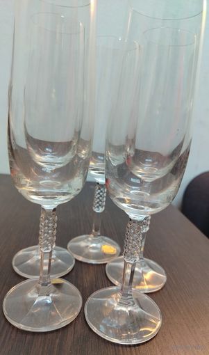 Винтажный набор бокалов 5 штук Богемия в идеальном состоянии в оригинальной коробке.180 мл