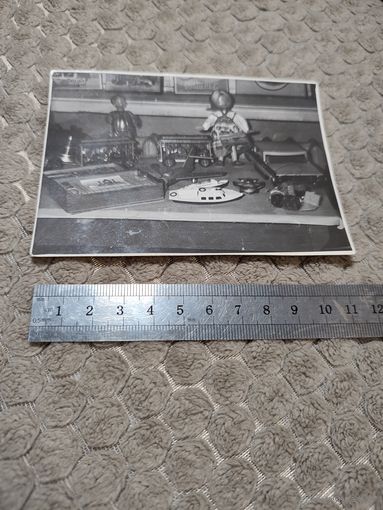 Старая фотография с советскими игрушками.