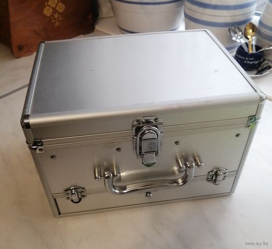 Чемоданчик для косметики б у