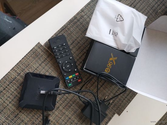 Смарт TV приставка X 96 (новая)