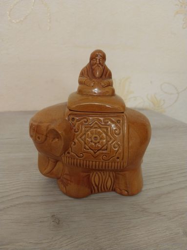 Статуэтка слон шкатулка.
