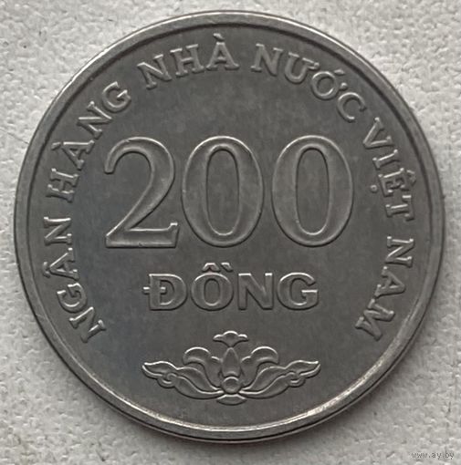 Вьетнам 200 донг 2003 г.
