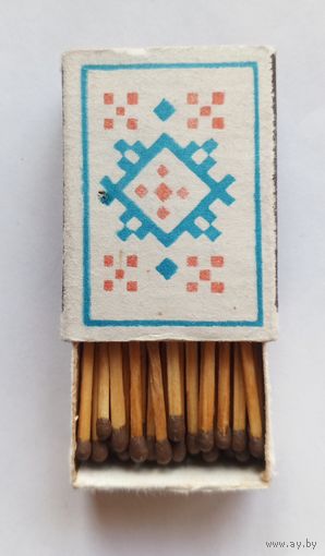 Спичечный коробок со спичками. Новый. Со спичками.