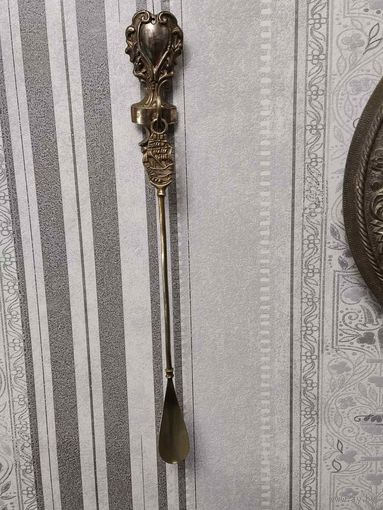 Изящный винтажный рожок (лопатка) для обуви Парусник на подвесе. Европа.