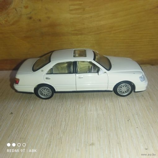 Модель TOYOTA CROWN.1:43