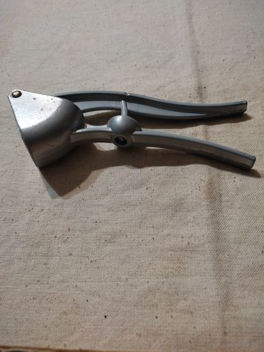 Чесночница, толстый алюминий. См. описание.