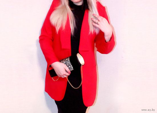 Шикарный пиджак красного, алого цвета. 52 размер.