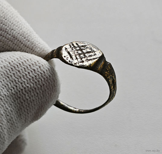 Перстень. Пашня, засеянное поле. XVIIв. диаметр 20мм. лот ок-1,2