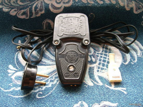 Офицерский утюг. "Утюг-стрелка" для быстрой глажки полоски на брюках. СССР. Предложи свою цену или обмен!