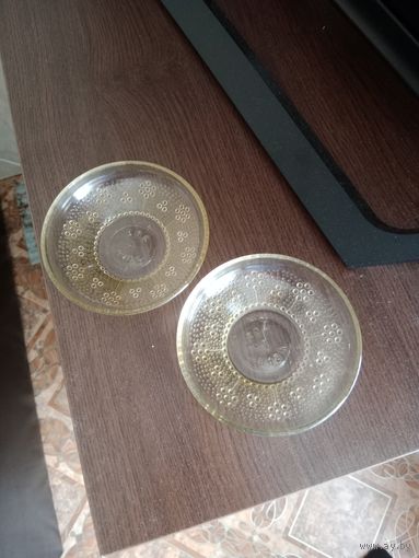 2 блюдца десертных СССР стекло