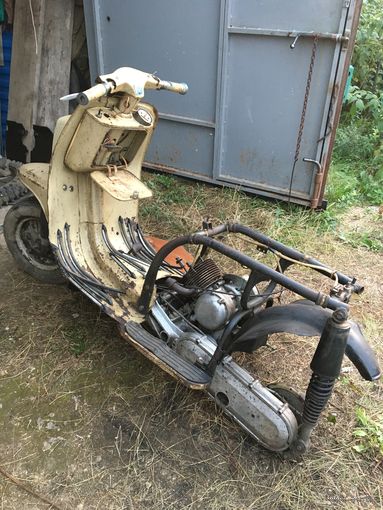 Рама и моторная группа от "Вятка". рабочие  тормоза и сцепление. ржавчина  только  сверху!