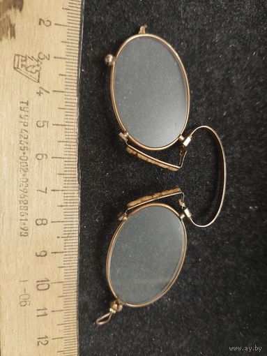 Пенсне в позолоте