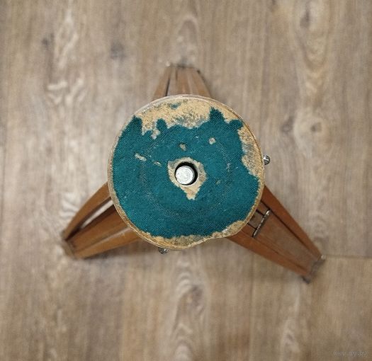 Винтажный штатив в чехле.