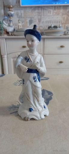 Статуэтка с рубля. Высота 19 см. "Леонардо"