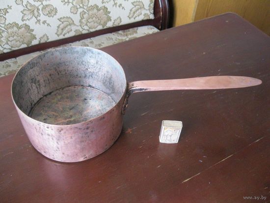 Старинная медная кастрюля (ковш), средняя.