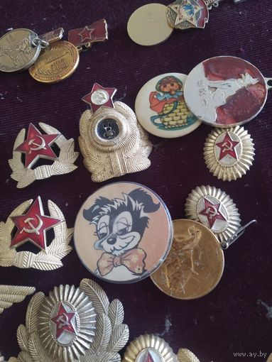 Значки военные и не только цена за лот