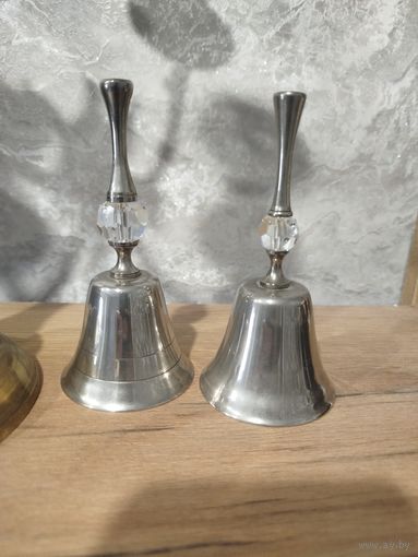 2 шикарных колокольчика с разным звучанием,хрусталь,Англия,вместе звучат просто прелестно,с рубля