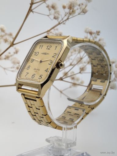 Часы "ВЫМПЕЛ" кварц с родным браслетом.