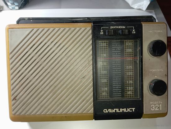Радиоприемник Альпинист 321 .