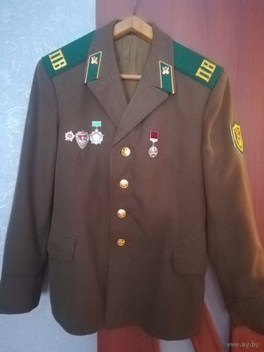 Дембельский китель рядового ПВ СССР со знаками.