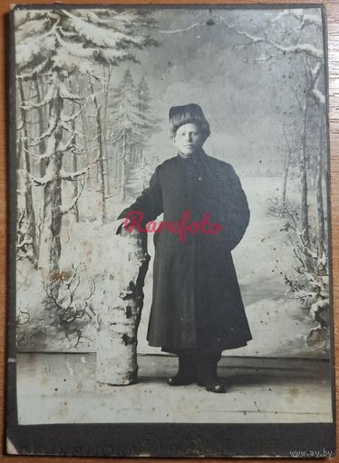1910-е Кабинет-портрет парень в тулупе типажи ретро студийное фото фотограф Суханов