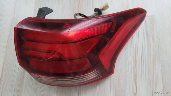 С 1 руб. Задний правый фонарь на Mitsubishi Outlander III с дефектом
