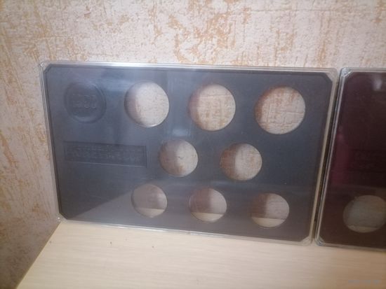 Пластиковая коробка футляр прозрачный  Советские монеты 1989г СССР на 9 монет- 2 шт,и 1990 на 8 монет -1 шт